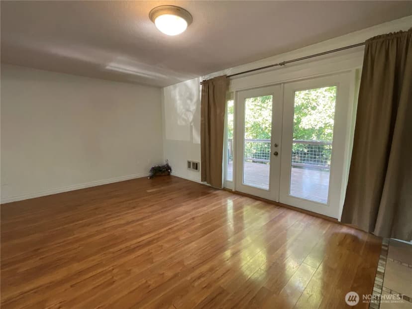 Property photo for 2260 Darvic Place, Oak Harbor photo 17