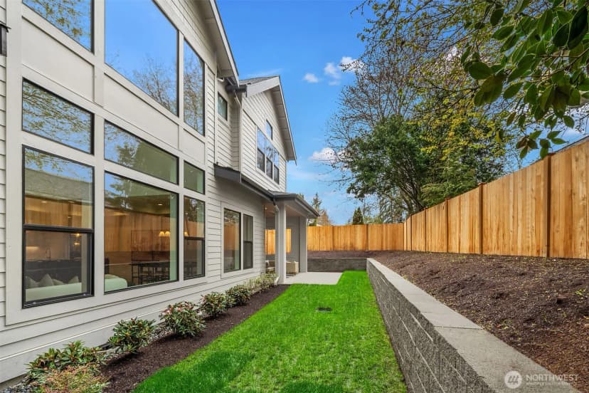 Property photo for 138 159th Place Se, Bellevue photo 30