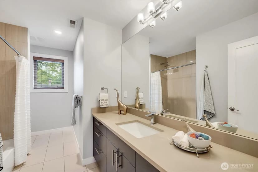 Property photo for 3629 35th Avenue W, Seattle photo 24