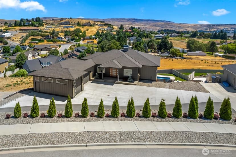 Property photo for 854 Autumn Crest Drive, Wenatchee photo 36