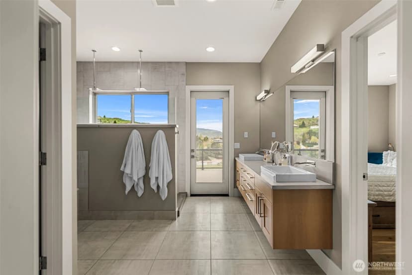 Property photo for 854 Autumn Crest Drive, Wenatchee photo 18
