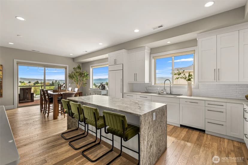 Property photo for 854 Autumn Crest Drive, Wenatchee photo 8