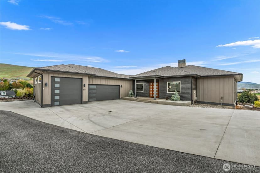 Property photo for 854 Autumn Crest Drive, Wenatchee photo 34