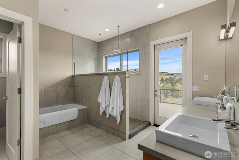 Property photo for 854 Autumn Crest Drive, Wenatchee photo 19