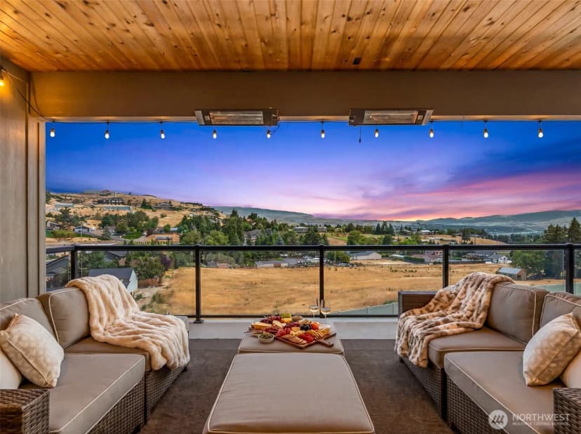 Property photo for 854 Autumn Crest Drive, Wenatchee photo 3