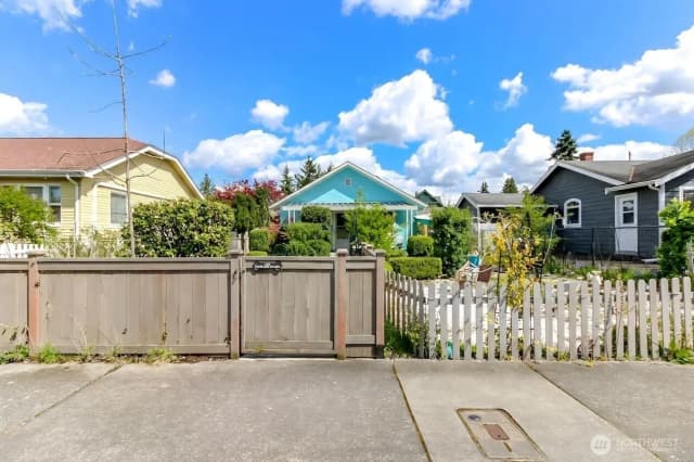Property photo for 208 F Street Se, Auburn
