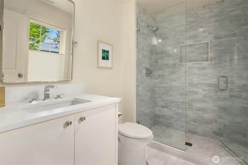 Property photo for 8105 Overlake Drive W, Medina photo 23