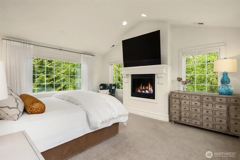Property photo for 8105 Overlake Drive W, Medina photo 14