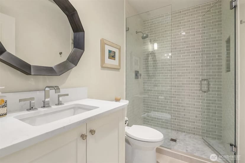 Property photo for 8105 Overlake Drive W, Medina photo 31