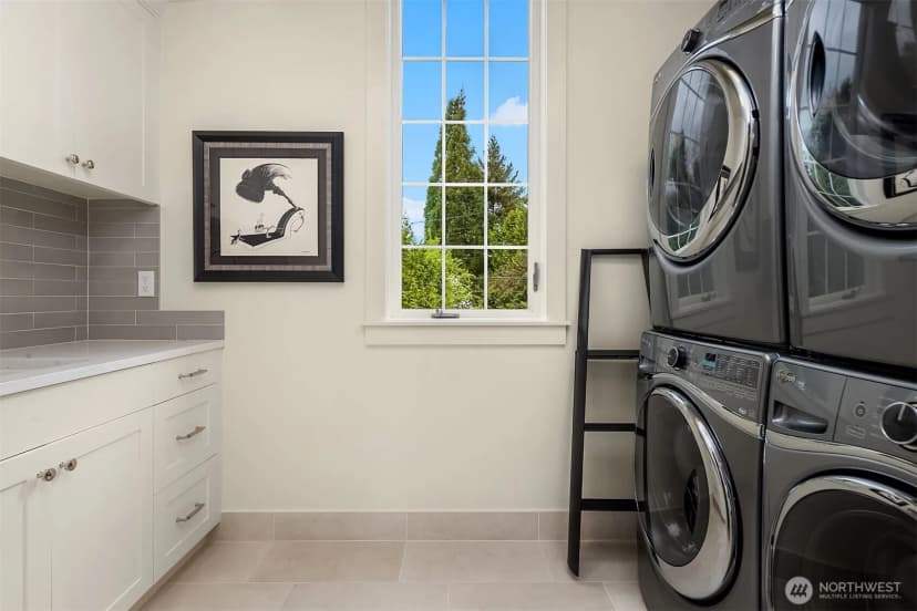 Property photo for 8105 Overlake Drive W, Medina photo 26
