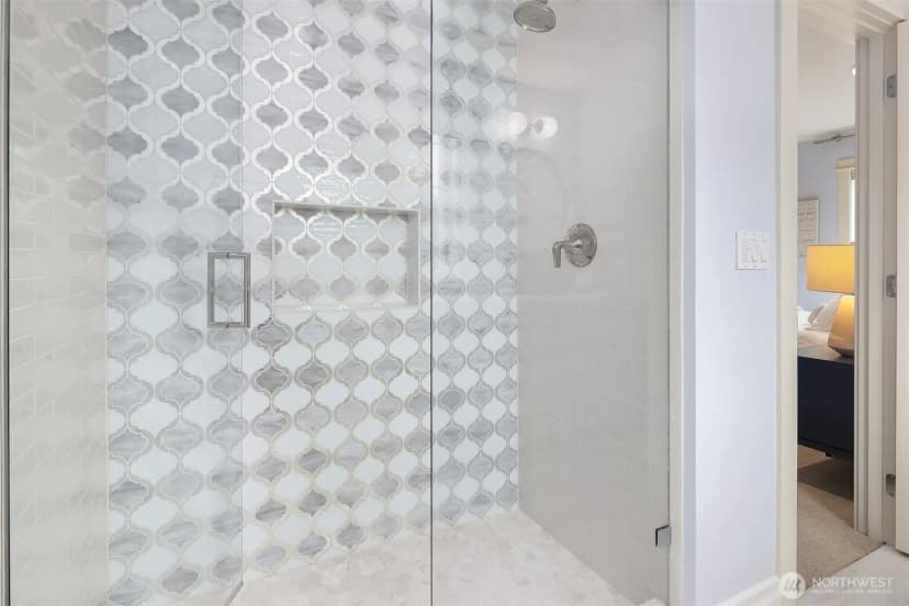 Property photo for 8105 Overlake Drive W, Medina photo 21