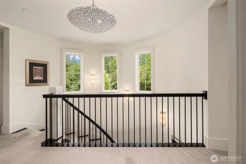 Property photo for 8105 Overlake Drive W, Medina photo 12