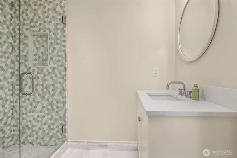 Property photo for 8105 Overlake Drive W, Medina photo 25