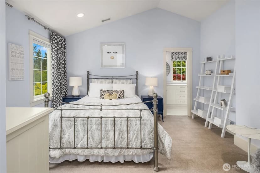 Property photo for 8105 Overlake Drive W, Medina photo 18