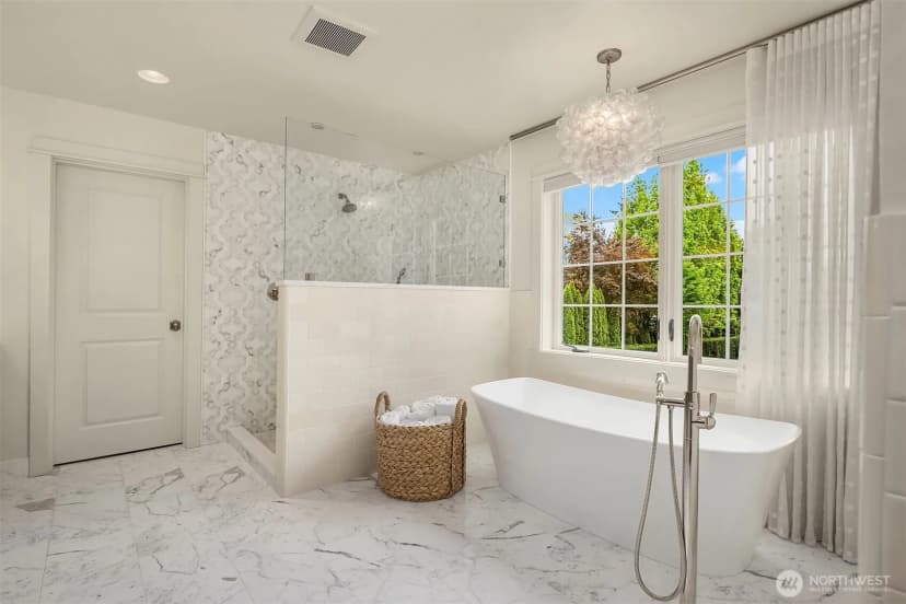 Property photo for 8105 Overlake Drive W, Medina photo 16