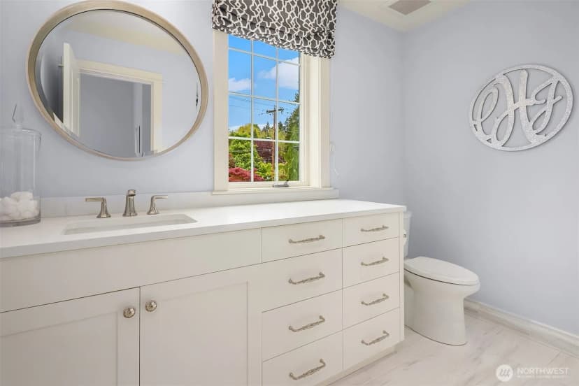 Property photo for 8105 Overlake Drive W, Medina photo 20