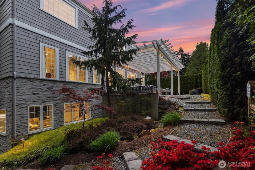 Property photo for 8105 Overlake Drive W, Medina photo 32