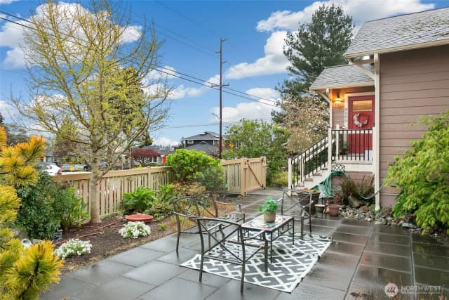 Property photo for 9500 Phinney Avenue N, Seattle photo 4