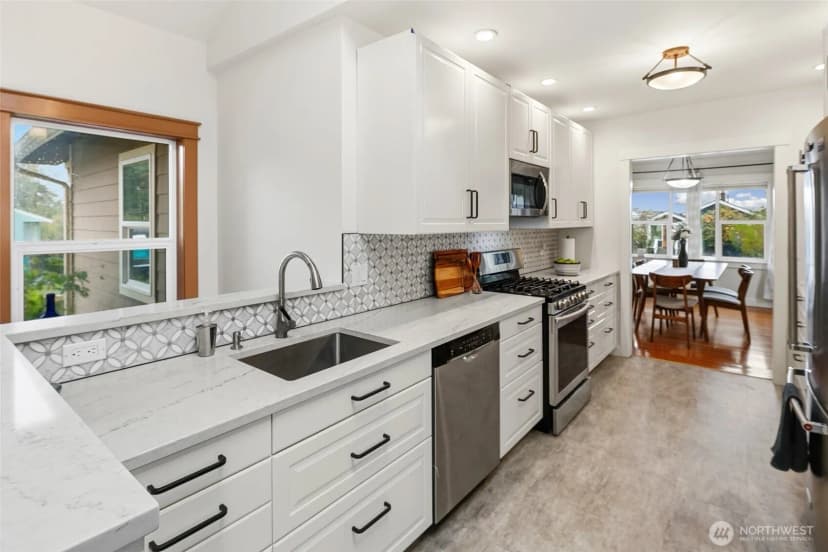 Property photo for 9500 Phinney Avenue N, Seattle photo 15