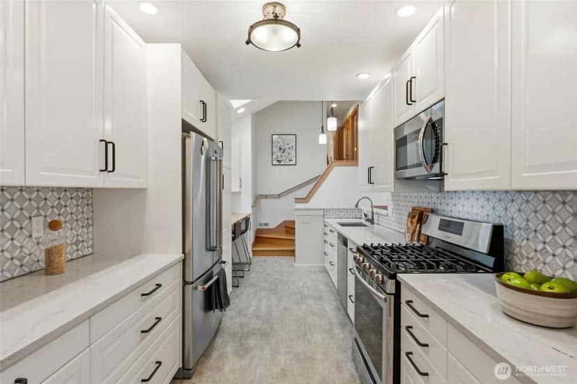 Property photo for 9500 Phinney Avenue N, Seattle photo 13