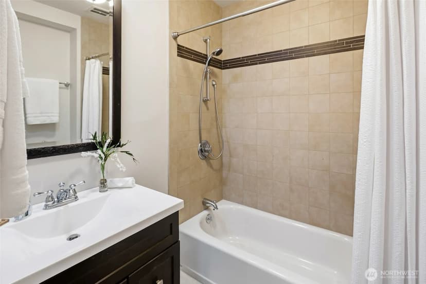 Property photo for 9500 Phinney Avenue N, Seattle photo 32