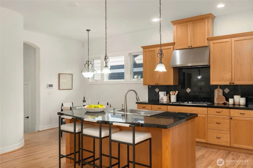 Property photo for 2455 30th Avenue Ne, Issaquah photo 17