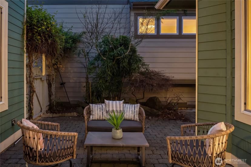 Property photo for 2455 30th Avenue Ne, Issaquah photo 12