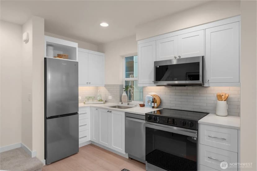 Property photo for 9225 B Densmore Avenue N, Seattle photo 8