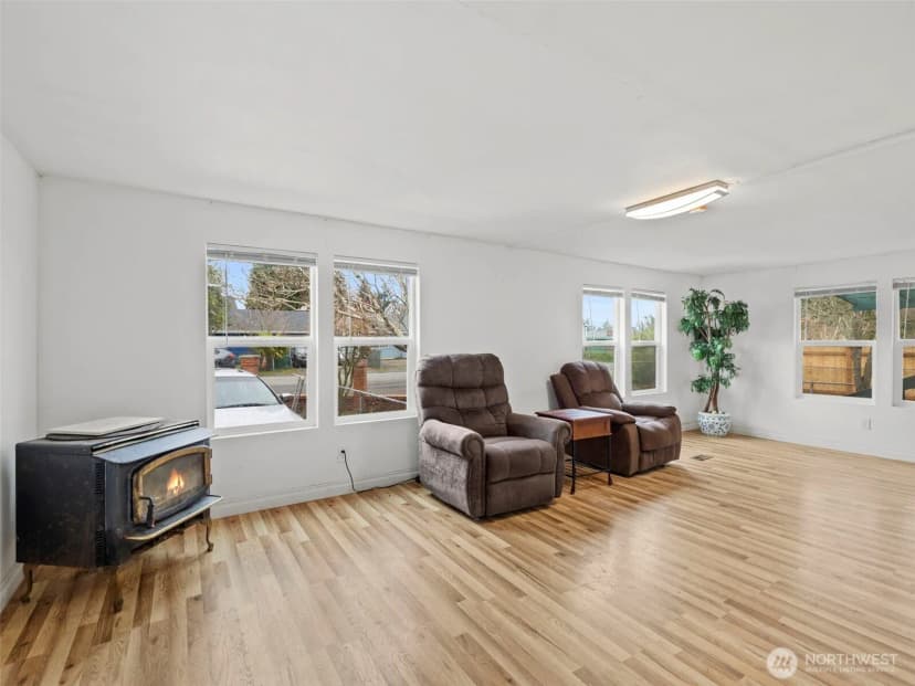 Property photo for 11040 14th Avenue Sw, Seattle photo 13