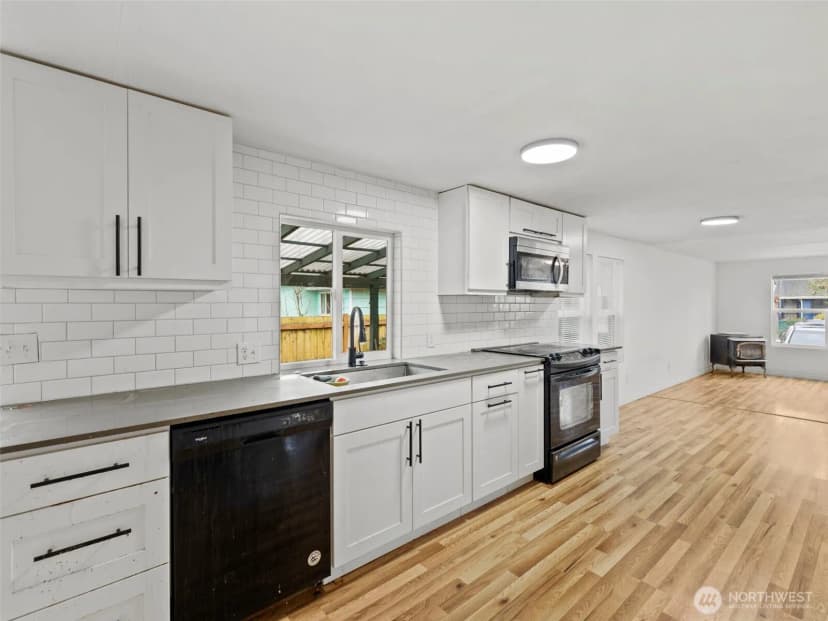 Property photo for 11040 14th Avenue Sw, Seattle photo 17