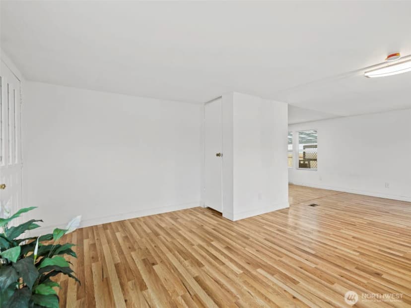 Property photo for 11040 14th Avenue Sw, Seattle photo 10