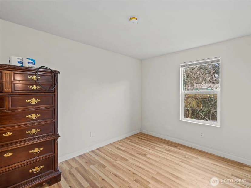 Property photo for 11040 14th Avenue Sw, Seattle photo 24