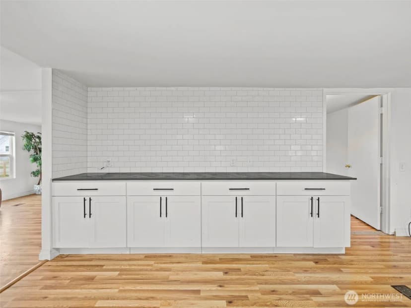 Property photo for 11040 14th Avenue Sw, Seattle photo 16