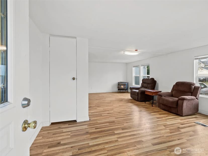 Property photo for 11040 14th Avenue Sw, Seattle photo 6