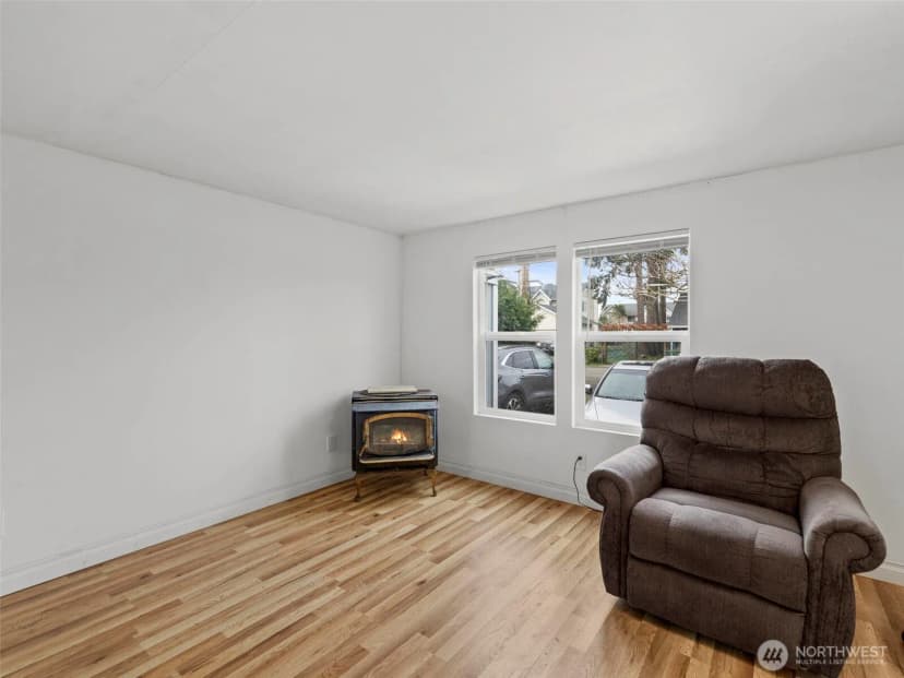 Property photo for 11040 14th Avenue Sw, Seattle photo 12