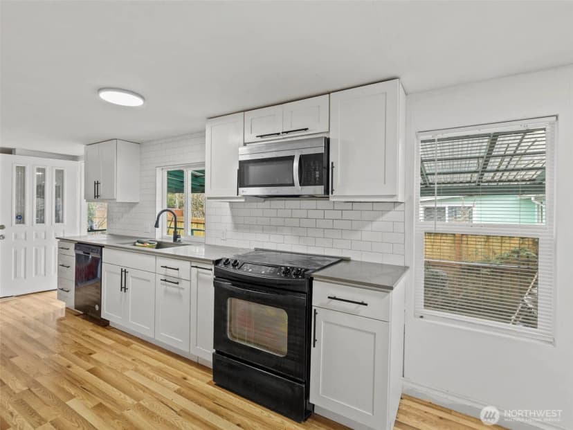 Property photo for 11040 14th Avenue Sw, Seattle photo 20