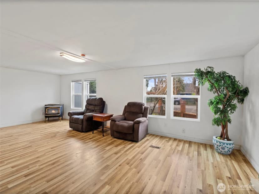 Property photo for 11040 14th Avenue Sw, Seattle photo 11