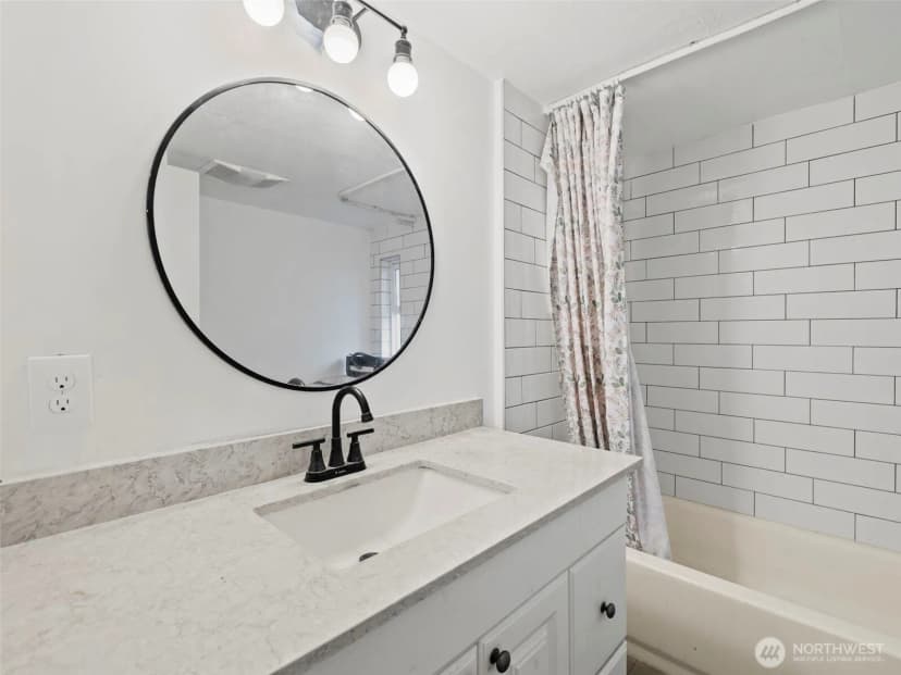 Property photo for 11040 14th Avenue Sw, Seattle photo 25