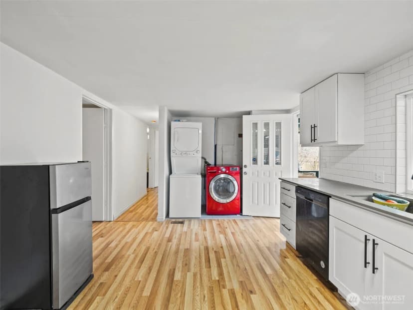 Property photo for 11040 14th Avenue Sw, Seattle photo 21