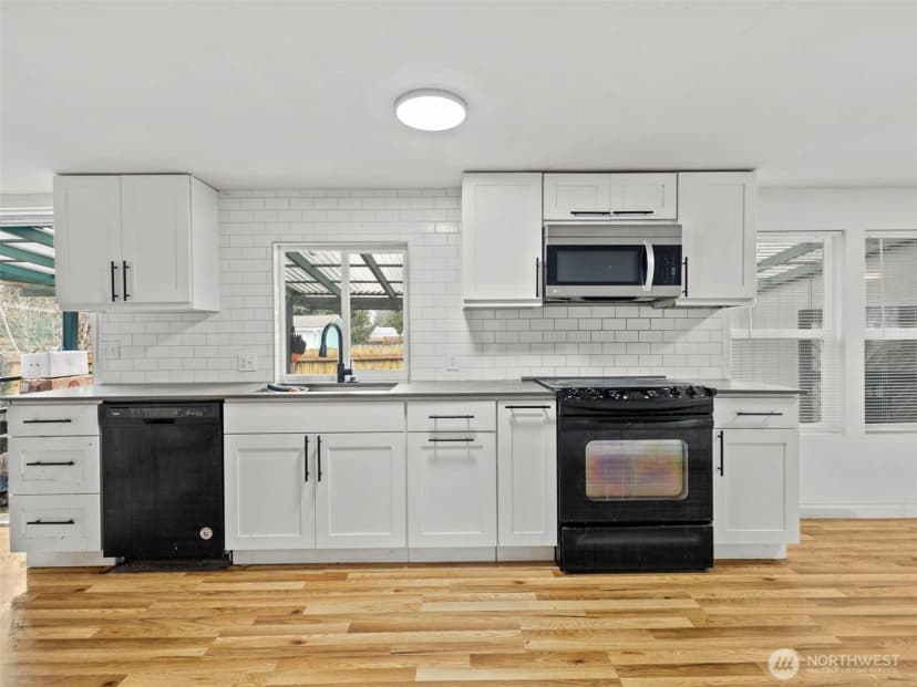 Property photo for 11040 14th Avenue Sw, Seattle photo 18