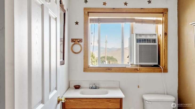 Property photo for 767 Bill Shaw Road, Pateros photo 31