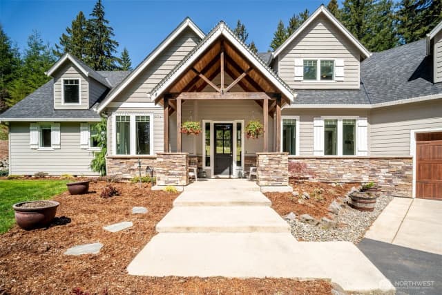 Property photo for 411 Five Peaks Drive, Kalama photo 2