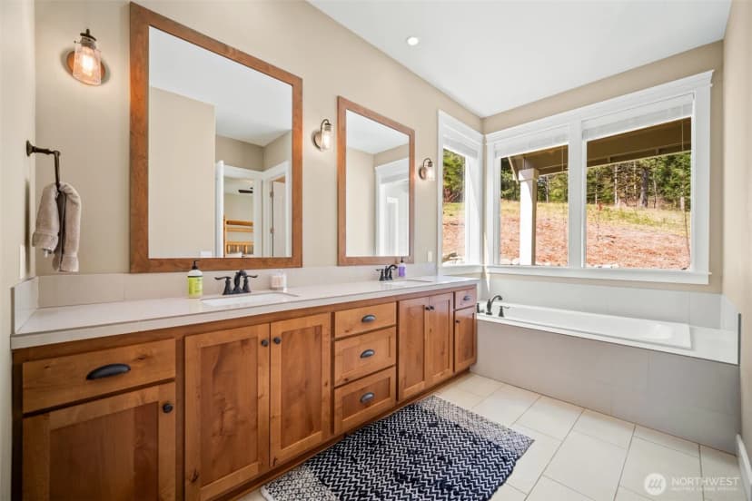 Property photo for 411 Five Peaks Drive, Kalama photo 18