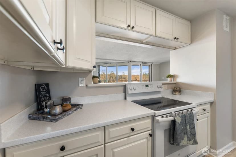 Property photo for 9500 Rainier Avenue S #507, Seattle photo 13