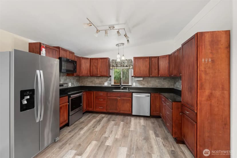 Property photo for 8628 358th Street S, Roy photo 7
