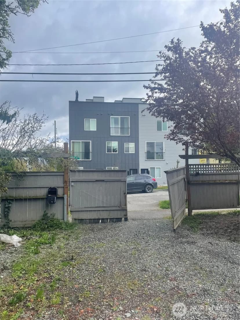 Property photo for 3101 S Walden Street, Seattle photo 5