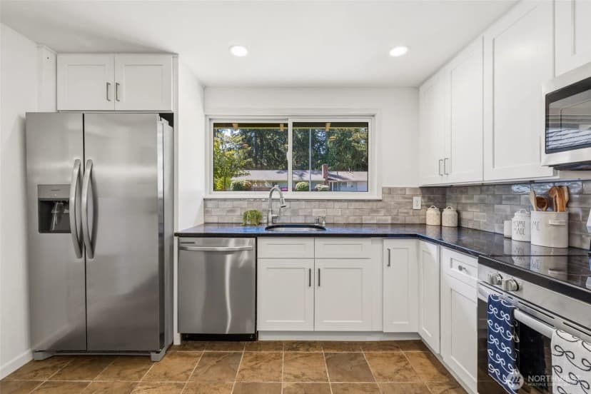Property photo for 2408 164th Avenue Ne, Bellevue photo 10