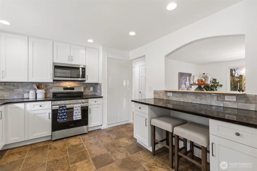 Property photo for 2408 164th Avenue Ne, Bellevue photo 11