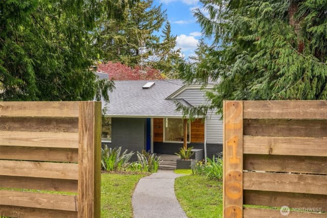 Property photo for 21625 92nd Avenue W, Edmonds photo 2