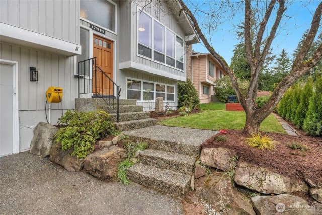 Property photo for 17414 Brook Boulevard, Bothell photo 2